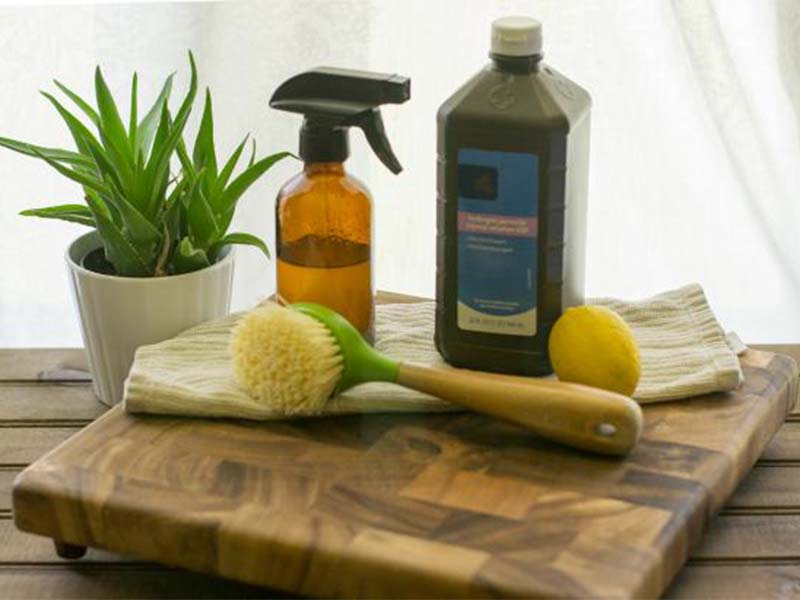 Some ways to clean a wooden cutting board to keep it germ-free