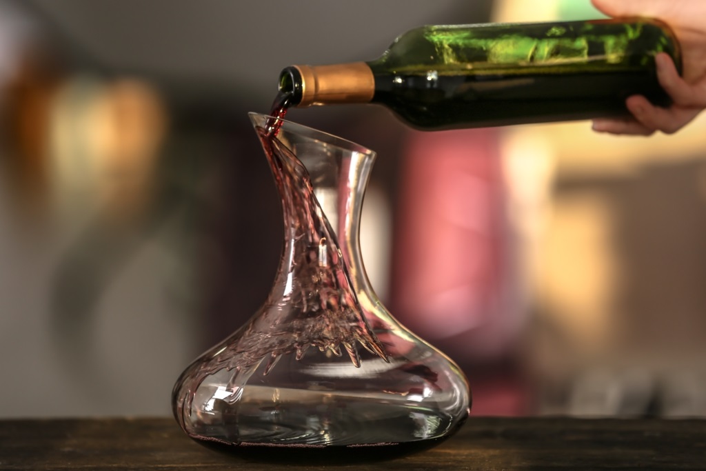 How does a Wine Decanter Work?